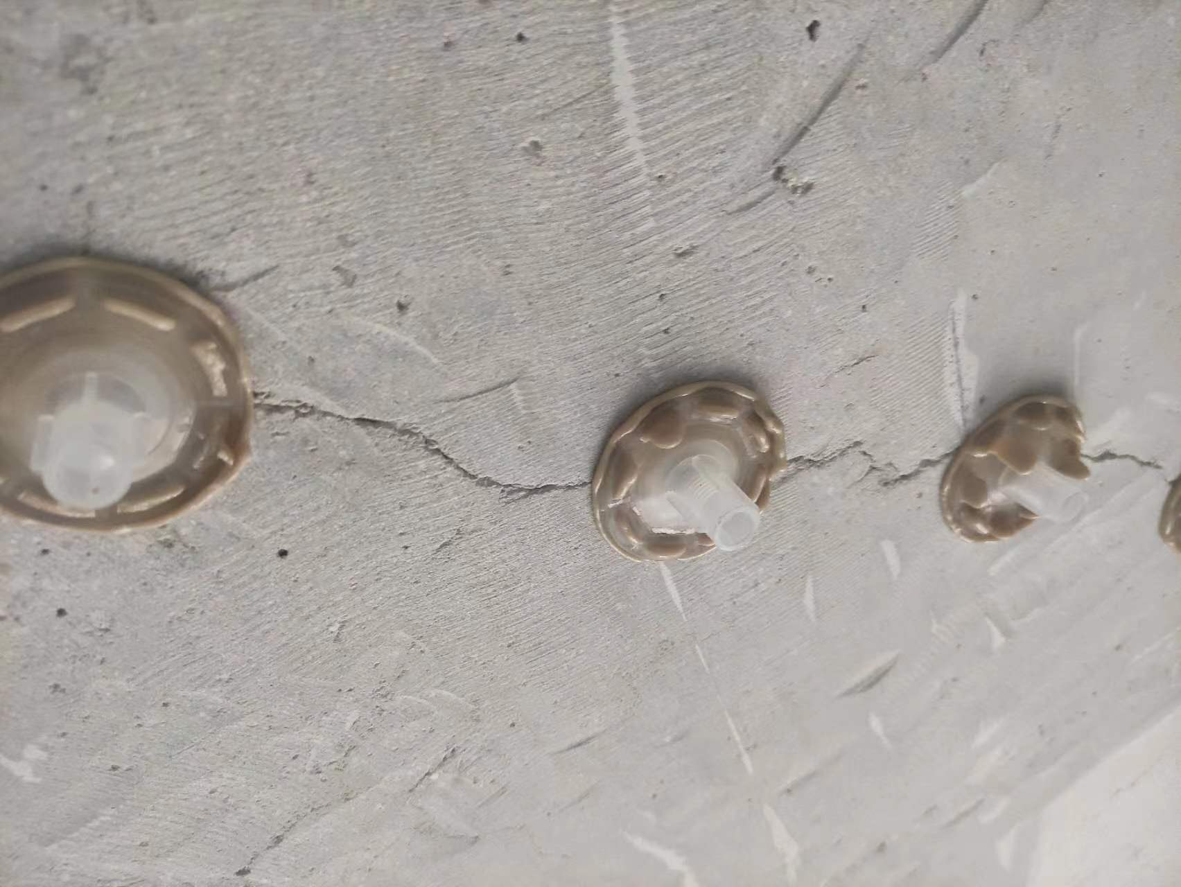 海港房屋墙体开裂原因和加固方法